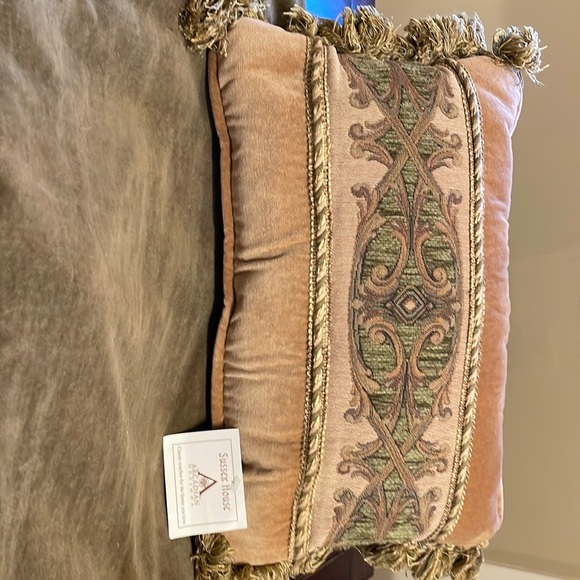 Kidney Pillow in Velvet and Tapestry